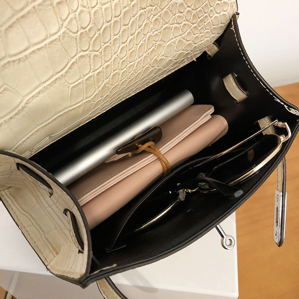 Stílusos női táska eco bőrből, hosszú és rövid fülekkel