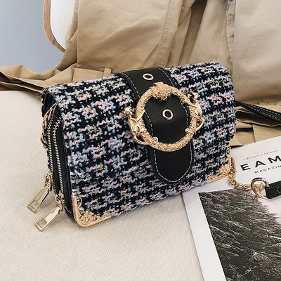 Fém csattal ellátott női táska több színben