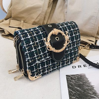 Fém csattal ellátott női táska több színben