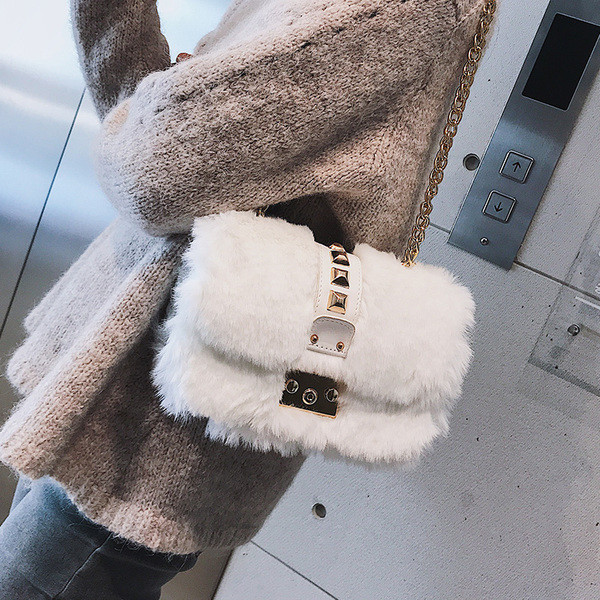 Κομψή  γυναικεία τσάντα  σε διάφορα χρώματα