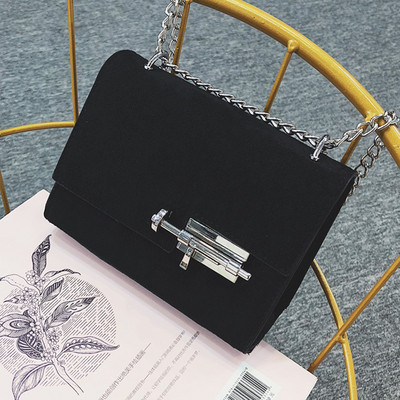 Modern női táska fém csattal