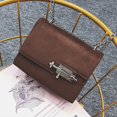 Modern női táska fém csattal