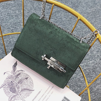 Modern női táska fém csattal