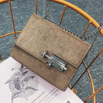 Modern női táska fém csattal