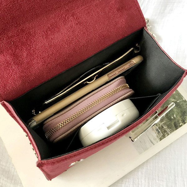 Modern női táska fém csattal