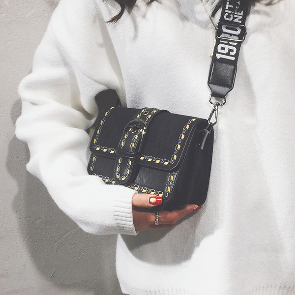 Geanta de dama eleganta cu catarama si maner lung