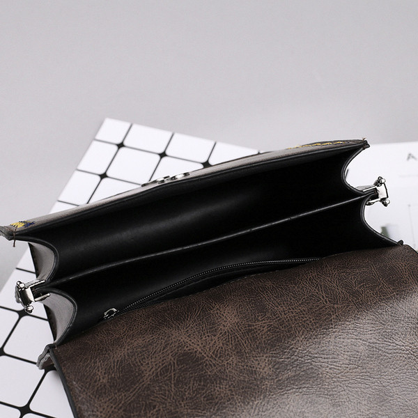 Geanta de dama eleganta cu catarama si maner lung