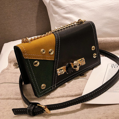 Stílusos kézitáska kövekkel díszítve