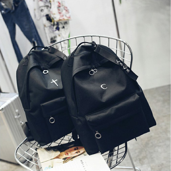 Rucsac zilnic cu broderie negru - doua modele potrivite pentru barbati si femei