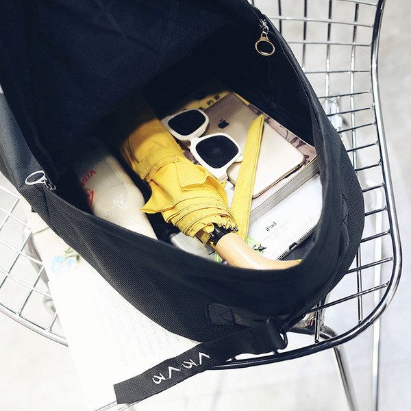 Rucsac zilnic cu broderie negru - doua modele potrivite pentru barbati si femei