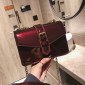 Γυναικεία τσάντα  με πόρπη σε διάφορα χρώματα