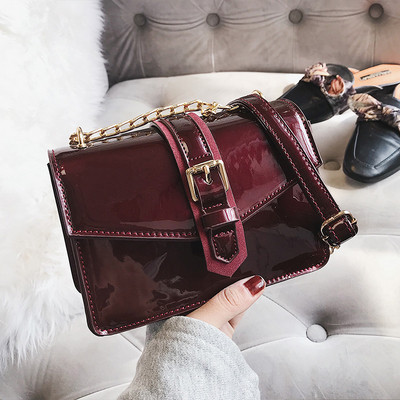 Γυναικεία τσάντα  με πόρπη σε διάφορα χρώματα