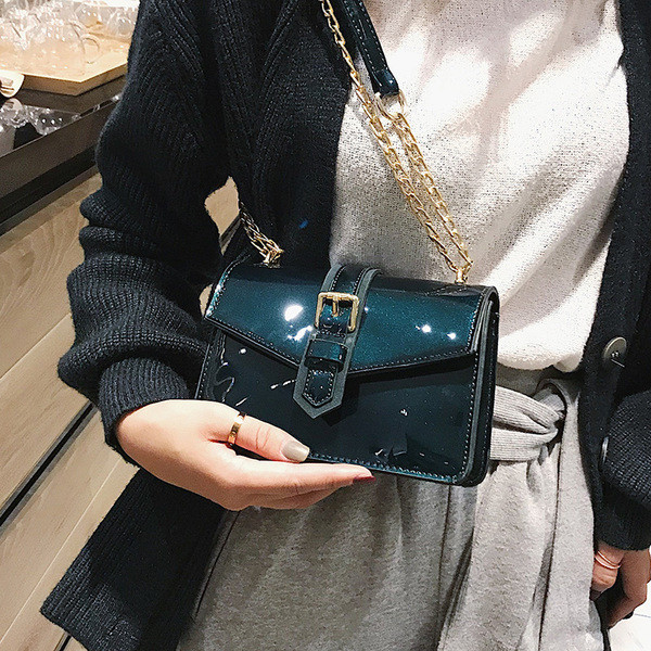 Γυναικεία τσάντα  με πόρπη σε διάφορα χρώματα