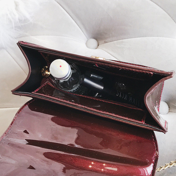 Γυναικεία τσάντα  με πόρπη σε διάφορα χρώματα