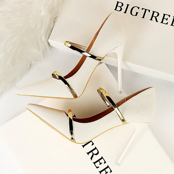 Νέα μοντέλα γυναικεία παπούτσια με κομψό αποτέλεσμα σε διάφορα χρώματα