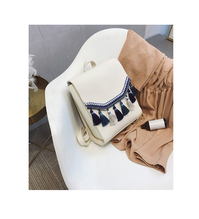 Μοντέρνο γυναικείο  σακίδιο με πολύχρωμες φούντες σε τρία χρώματα