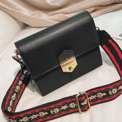 Stílusos női táska több színben