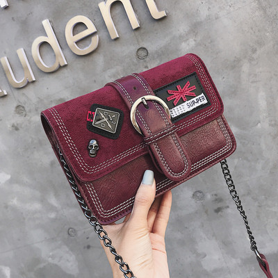 Modern női táska embléma díszítéssel