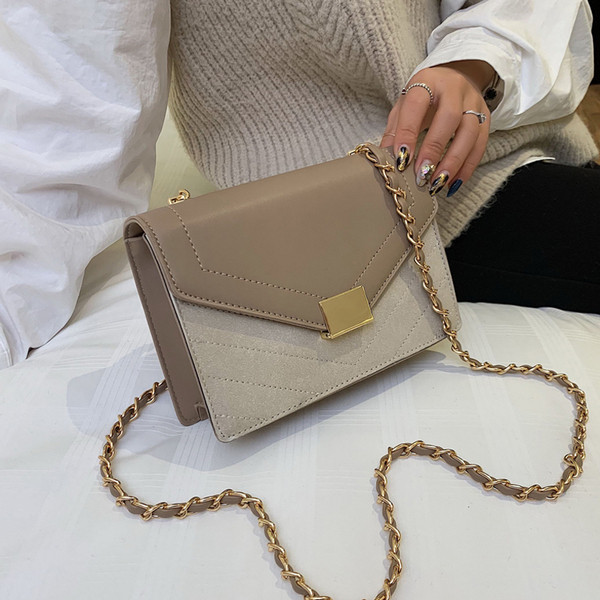 Κομψή γυναικεία τσάντα σε τέσσερα χρώματα με μεταλλική στερέωση