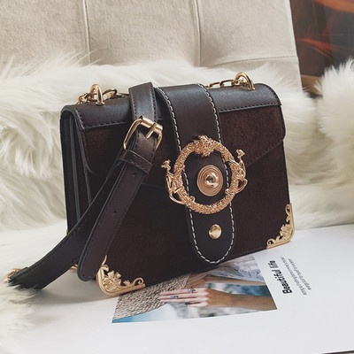 Fém csattal ellátott női táska három színben