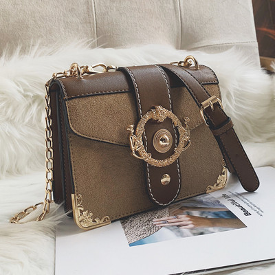 Fém csattal ellátott női táska három színben