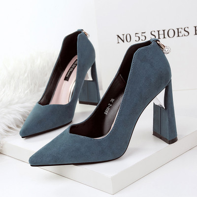 Νέο μοντέλο γυναικεία παπούτσια από  eco suede με μεταλλικό στοιχείο σε τέσσερα χρώματα