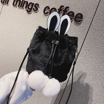 Γυναικέια τσάντα  με τρισδιάστατο στοιχείο