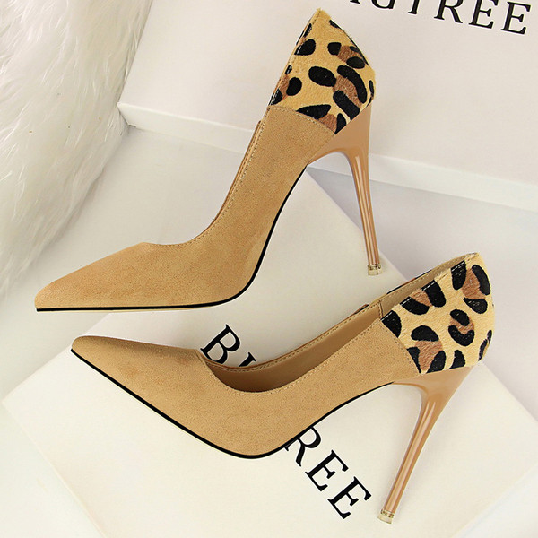 Επίσημα γυναικεία παπούτσια από οικολογικό σουέτ με διάφορα χρώματα