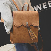 Eko bőrből készült stílusos női hátizsák bojttal, több színben