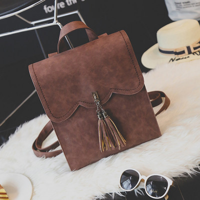 Eko bőrből készült stílusos női hátizsák bojttal, több színben