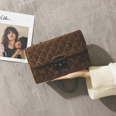 Κομψή γυναικεία τσάντα με βελούδινη διακόσμηση σε τρία χρώματα