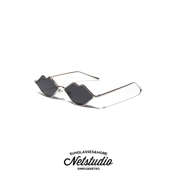 Egyedi női szemüveg csók alakú három színben