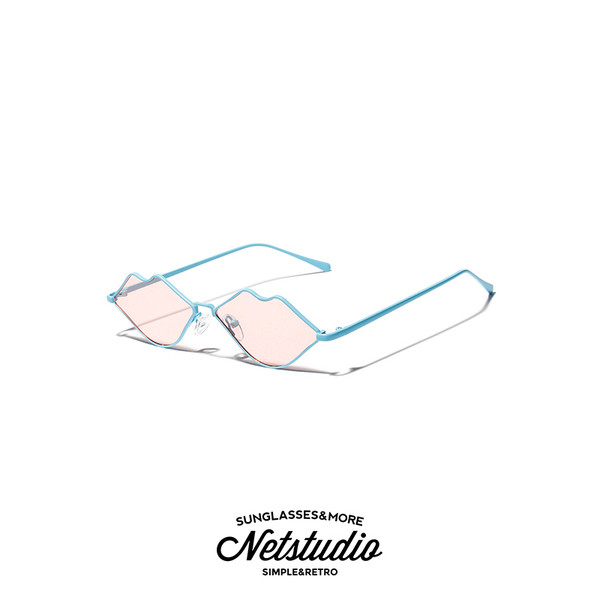 Egyedi női szemüveg csók alakú három színben