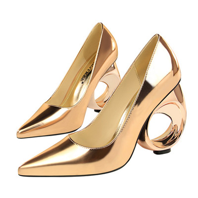 Νέα μοντέλα γυναικεία παπούτσια  με ασυνήθιστο τακούνι σε τέσσερα χρώματα