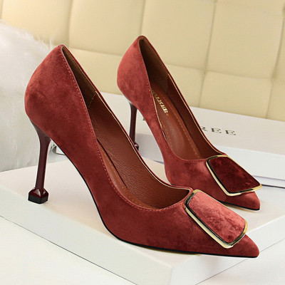 Κομψά γυναικεία βελούδινα παπούτσια με μεταλλικό στοιχείο σε διάφορα χρώματα