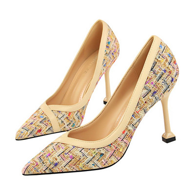 Μοντέρνα γυναικεία παπούτσια - μυτερό μοντέλο σε δύο χρώματα