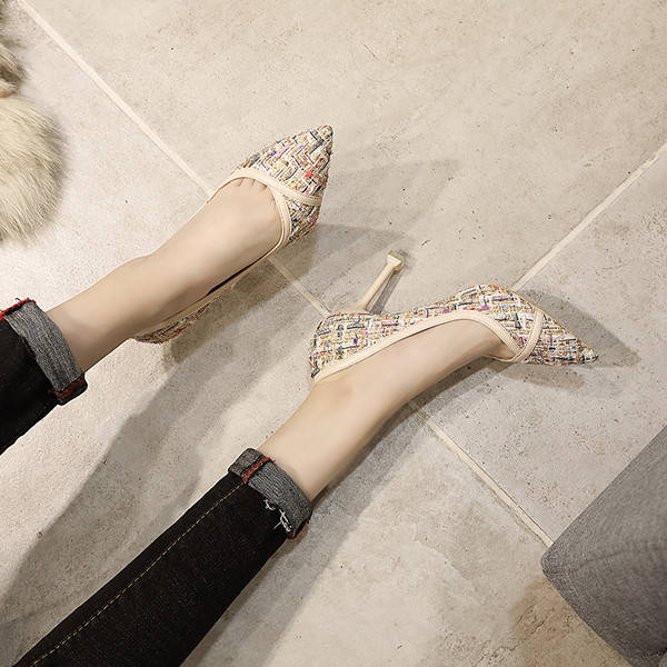 Μοντέρνα γυναικεία παπούτσια - μυτερό μοντέλο σε δύο χρώματα