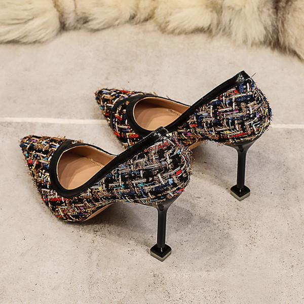 Μοντέρνα γυναικεία παπούτσια - μυτερό μοντέλο σε δύο χρώματα