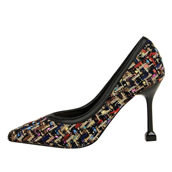 Μοντέρνα γυναικεία παπούτσια - μυτερό μοντέλο σε δύο χρώματα