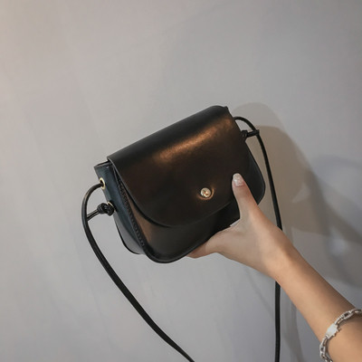 Μοντέρνα μικρή τσάντα από οικολογικό δέρμα με μακρά λαβή σε διάφορα χρώματα