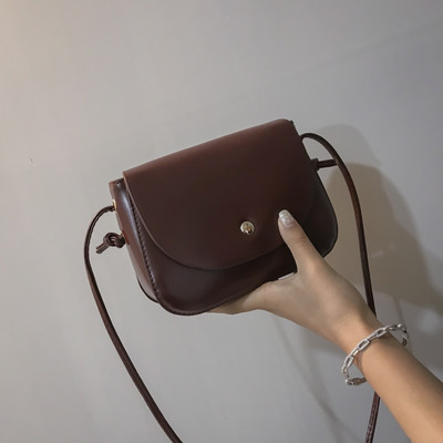 Μοντέρνα μικρή τσάντα από οικολογικό δέρμα με μακρά λαβή σε διάφορα χρώματα