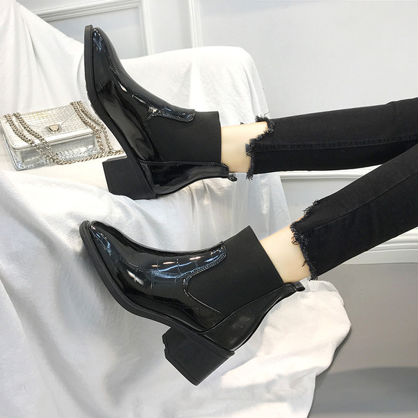 Cizme de dama din piele lacuita de culoare neagra