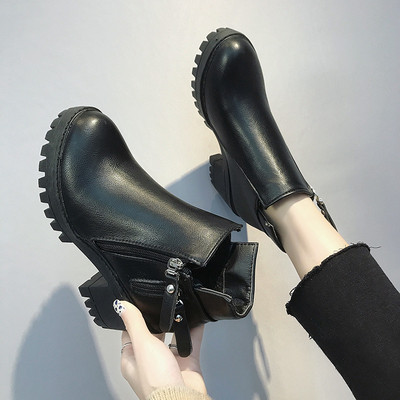 Női csizma két színben, durva talppal