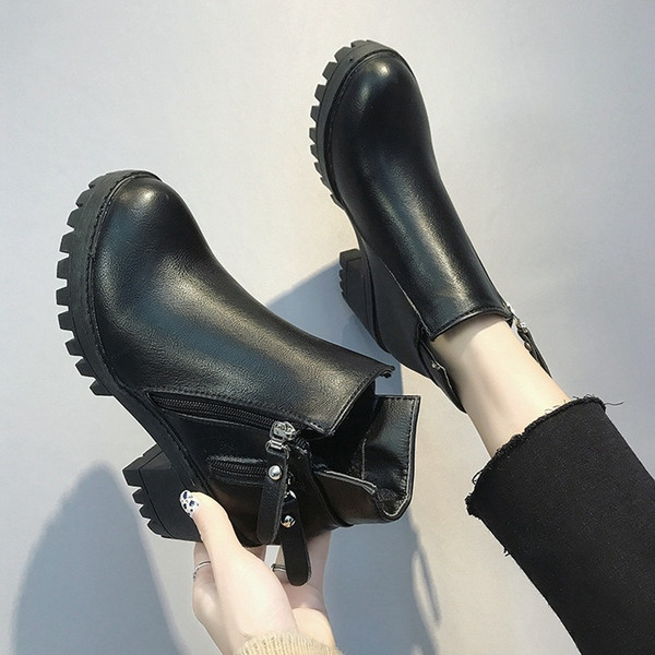 Női csizma két színben, durva talppal