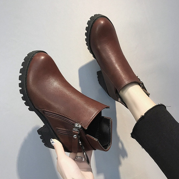 Női csizma két színben, durva talppal