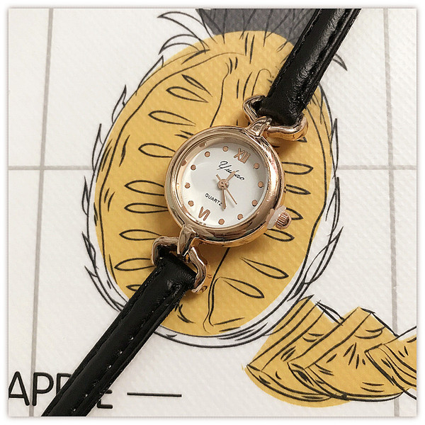 Stílusos női karóra vékony szíjjal eco bőrből több színben