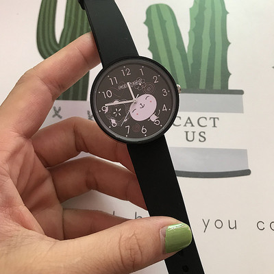 Női napi karóra szilikon szíjjal és rátéttel több színben