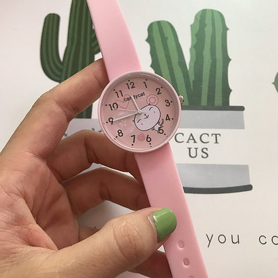 Női napi karóra szilikon szíjjal és rátéttel több színben