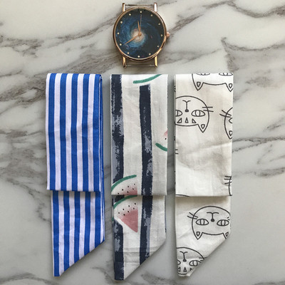 Μοντέρνο γυναικείο  ρολόι με τρία λουράκια σε διάφορα χρώματα