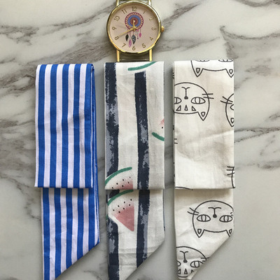 Μοντέρνο γυναικείο  ρολόι με τρία λουράκια σε διάφορα χρώματα